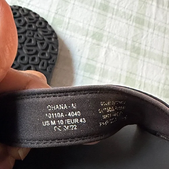 OluKai Ohana Black and Dark Brown Sandals - Picture 5 of 6